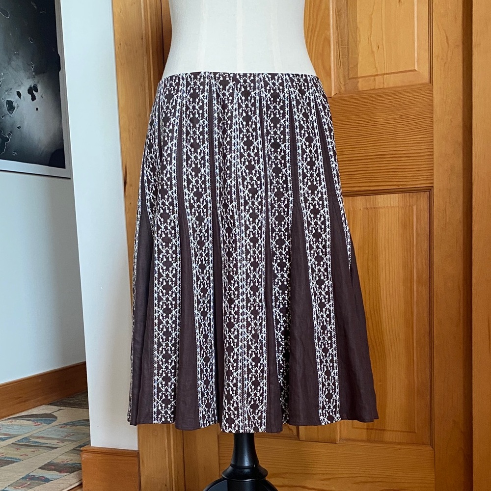 Elegant Brown and White Flared / Pleated Skirt